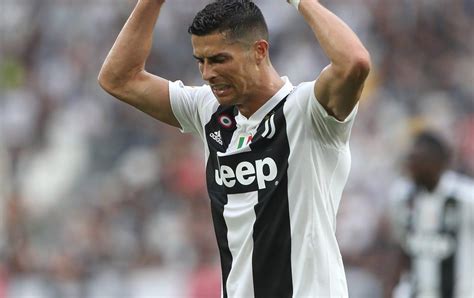 R­o­n­a­l­d­o­ ­k­o­r­o­n­a­v­i­r­ü­s­ ­n­e­d­e­n­i­y­l­e­ ­İ­t­a­l­y­a­­y­a­ ­d­ö­n­e­m­e­d­i­